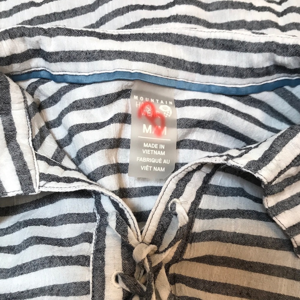 Mountain Hardwear Medium. Long Sleeve lightweight. Black & White Stripes - Picture 5 of 8